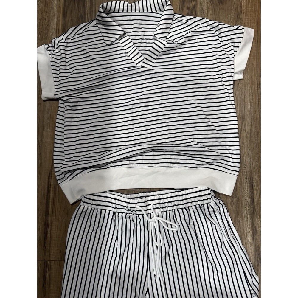 Women’s L Striped Set Short Sleeve Top Shorts 2 Piece.